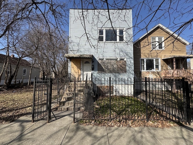 view of front facade featuring a fenced front yard