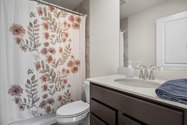 bathroom featuring a shower with curtain, toilet, visible vents, and vanity