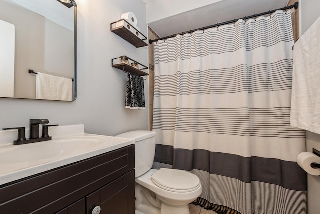 bathroom featuring a shower with shower curtain, toilet, and vanity