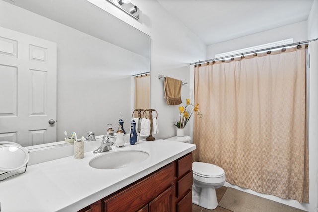 full bath featuring tile patterned flooring, toilet, vanity, and a shower with curtain