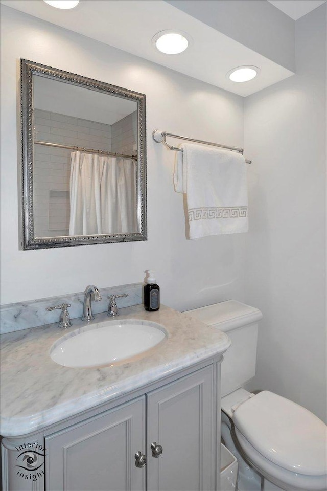 27W213 Manchester Rd, Winfield, IL 60190 - full bath featuring vanity, toilet, and curtained shower