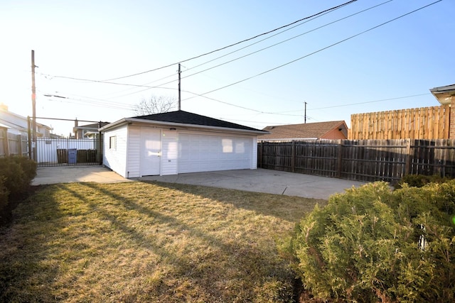 detached garage with fence