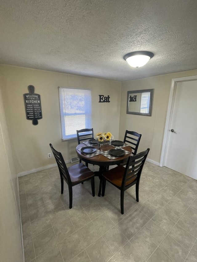 dining area with visible vents and baseboards