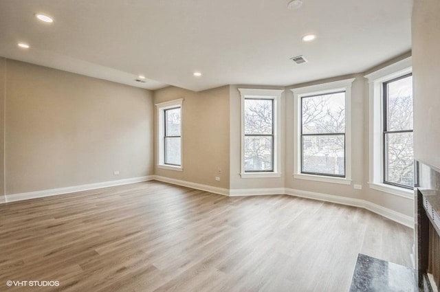 interior space featuring light wood-style flooring, recessed lighting, baseboards, and visible vents