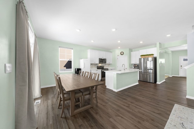 dining space featuring visible vents, recessed lighting, dark wood-type flooring, and baseboards