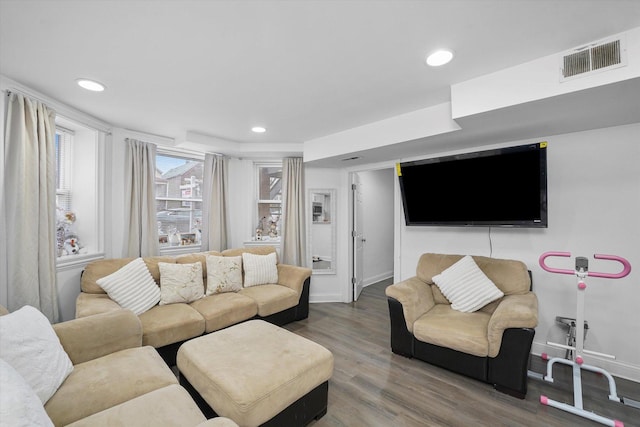 living area featuring recessed lighting, visible vents, baseboards, and wood finished floors