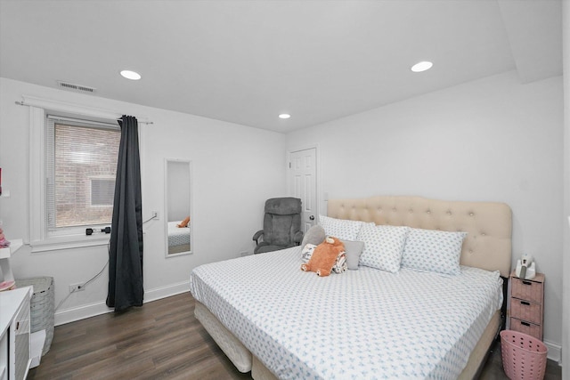 bedroom featuring recessed lighting, visible vents, baseboards, and dark wood-style flooring