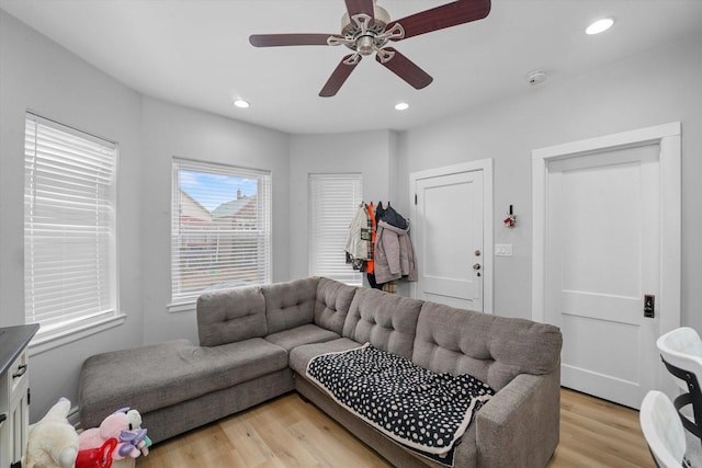 living area with recessed lighting, ceiling fan, and light wood finished floors