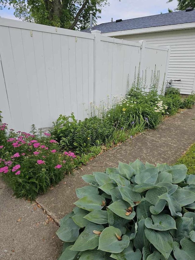400 S 2nd St, Wapella, IL 61777 - view of yard
