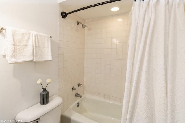 full bathroom featuring toilet and shower / tub combo with curtain