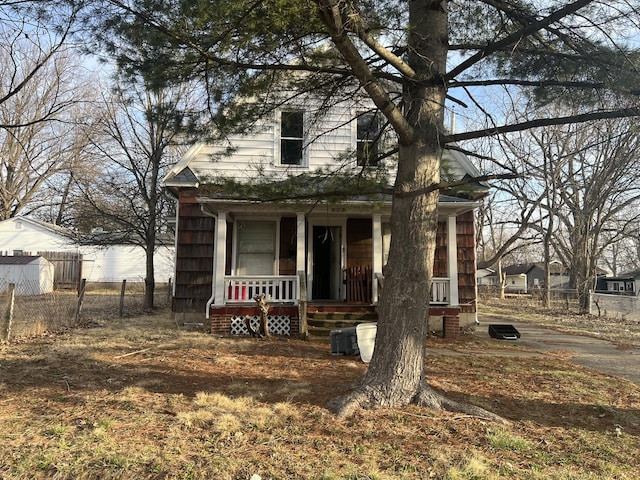 809 W Columbia St, Danville, IL 61832 - view of front of house featuring a porch and fence
