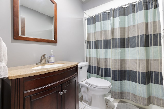 full bath featuring curtained shower, toilet, and vanity