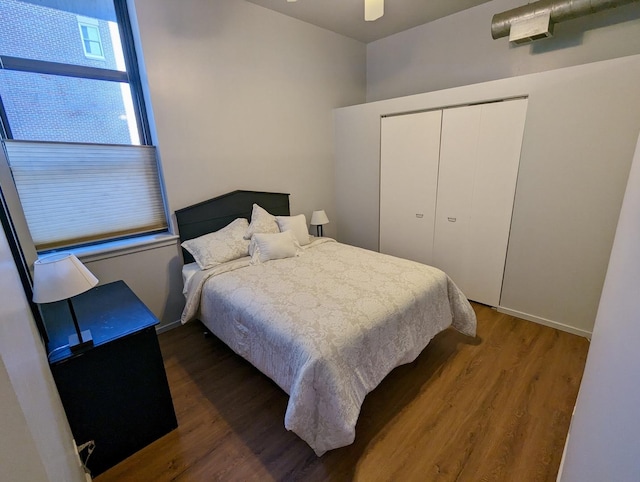 1000 E 53rd St Unit 112, Chicago, IL 60615 - bedroom featuring wood finished floors, a closet, and a ceiling fan