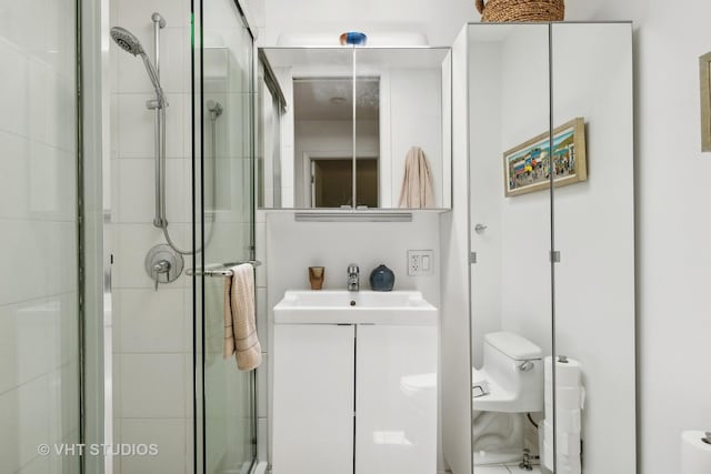 full bath with vanity, toilet, and a stall shower