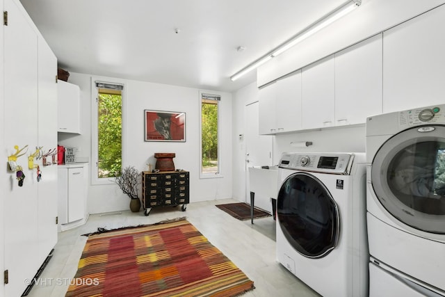 laundry room featuring cabinet space and independent washer and dryer
