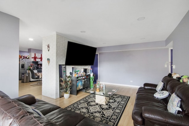 living area with light wood-type flooring and baseboards