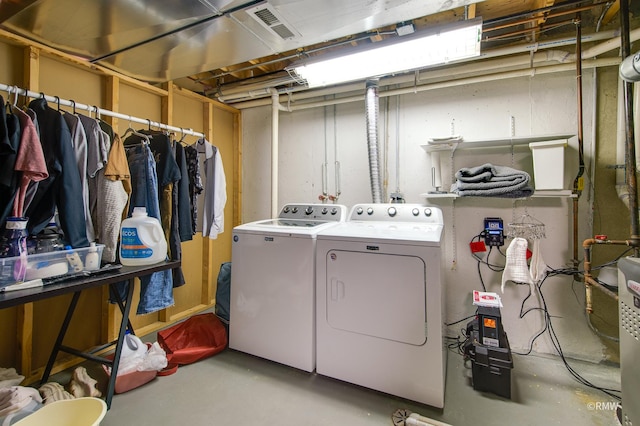 washroom with laundry area, visible vents, and independent washer and dryer