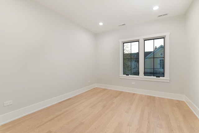 unfurnished room featuring visible vents, recessed lighting, light wood-type flooring, and baseboards