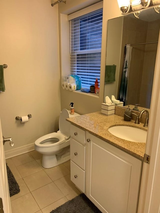 full bath featuring vanity, a shower with shower curtain, tile patterned floors, toilet, and a chandelier