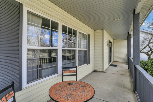 3402 Mill Creek Ct, Champaign, IL 61822 - view of patio featuring a porch
