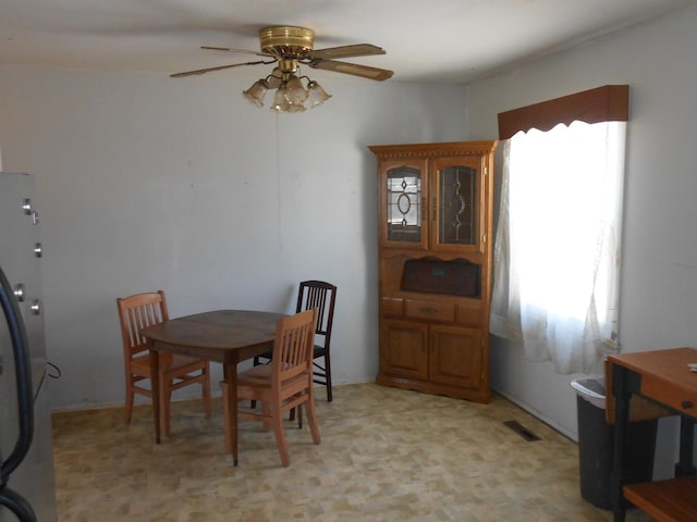 dining space featuring visible vents and ceiling fan