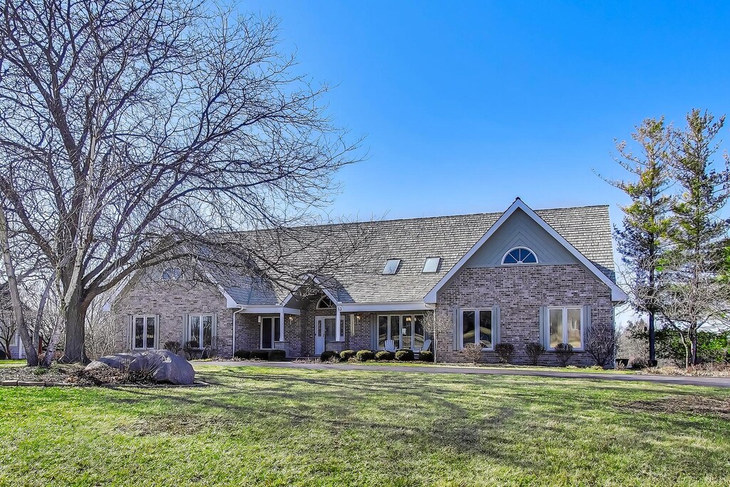 13 Greenbriar Ln, Hawthorn Woods, IL 60047 - view of front facade with brick siding and a front lawn