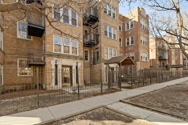 1637 W Pratt Blvd Unit 2W, Chicago, IL 60626 - view of apartment building / complex featuring a fenced front yard