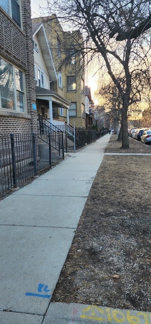 view of community featuring a fenced front yard