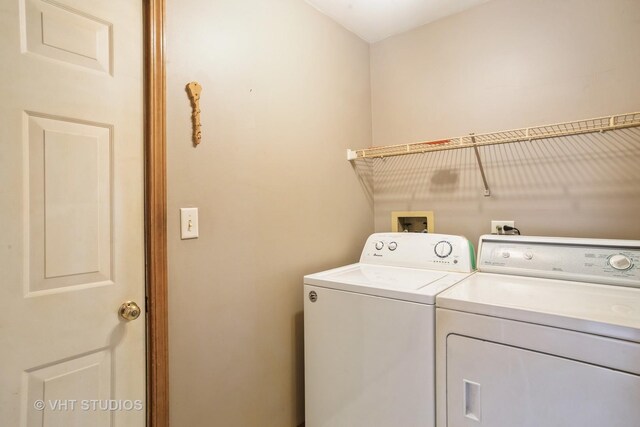 214 S Rush St, Itasca, IL 60143 - washroom with washer and clothes dryer