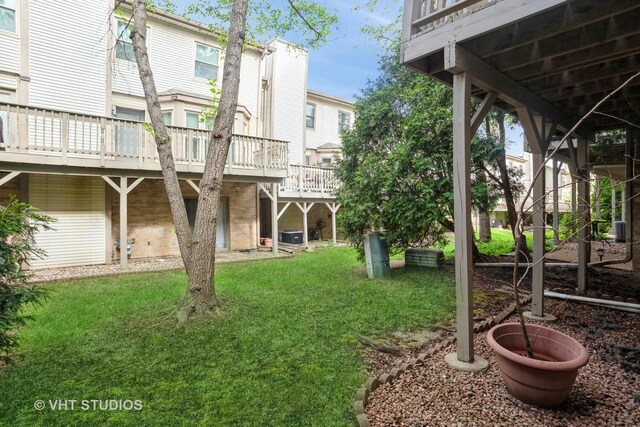 214 S Rush St, Itasca, IL 60143 - view of grassy yard with a wooden deck