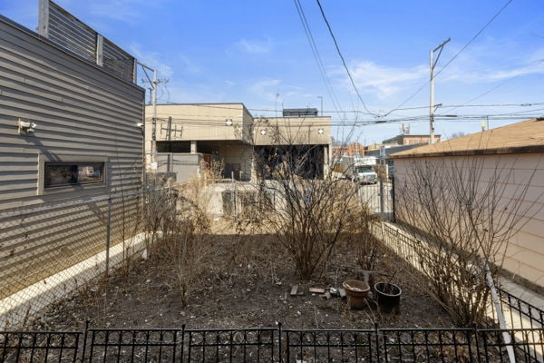 2020 W Superior St, Chicago, IL 60612 - view of yard with fence