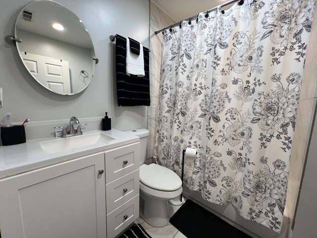 full bath featuring vanity, curtained shower, toilet, and visible vents