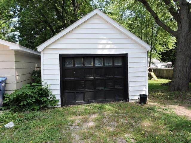 833 Pleasant St, Dekalb, IL 60115 - view of detached garage