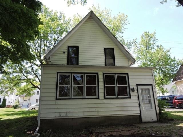 833 Pleasant St, Dekalb, IL 60115 - view of rear view of house