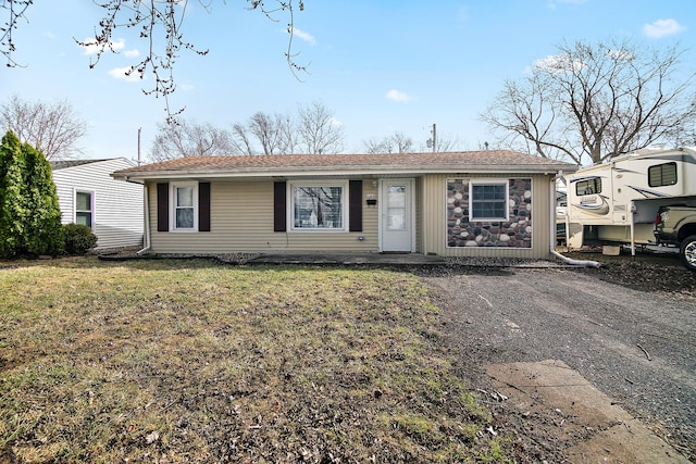 view of front of property with a front yard