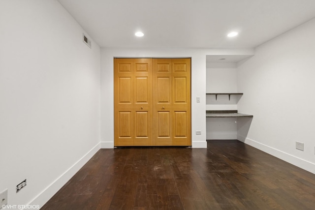 interior space with visible vents, dark wood finished floors, recessed lighting, a closet, and baseboards