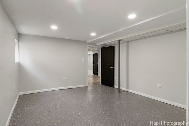empty room featuring recessed lighting and baseboards