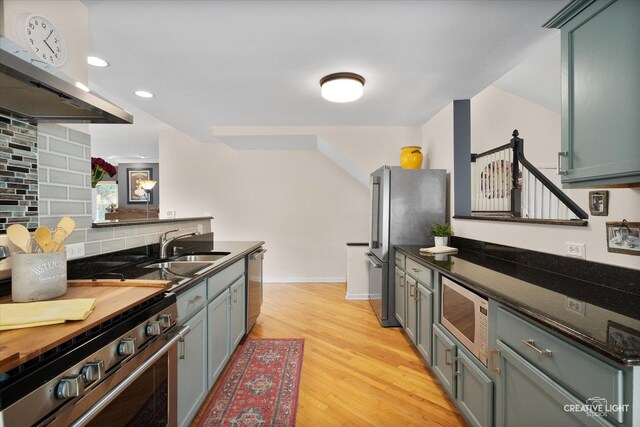 432 S Cherry St, Itasca, IL 60143 - kitchen featuring stainless steel appliances, tasteful backsplash, ventilation hood, light wood-type flooring, and recessed lighting
