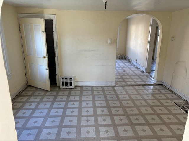 608 E Washington St, Joliet, IL 60433 - empty room featuring arched walkways and light floors
