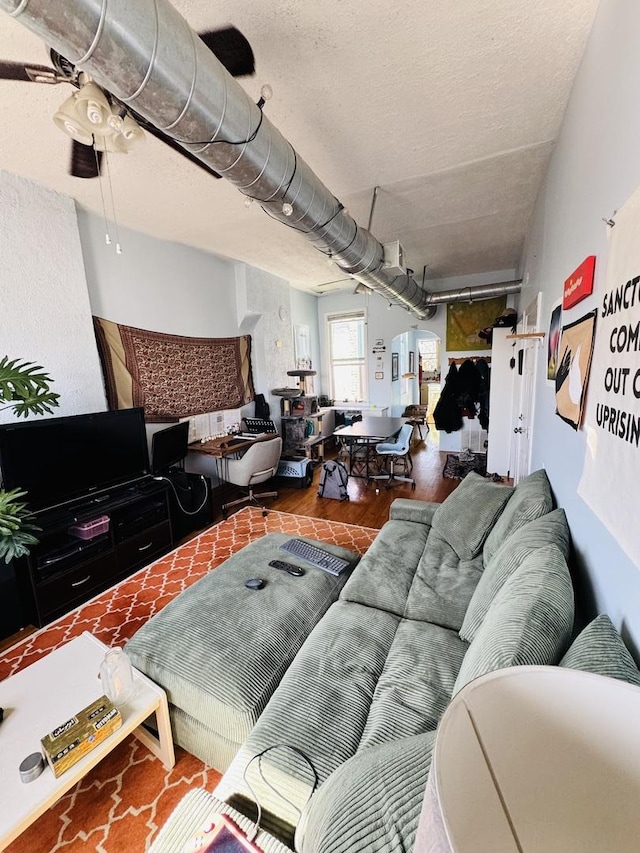 944 W 18th St, Chicago, IL 60608 - living area featuring ceiling fan
