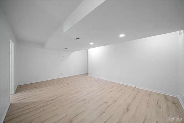 spare room with visible vents, recessed lighting, light wood-style floors, and baseboards