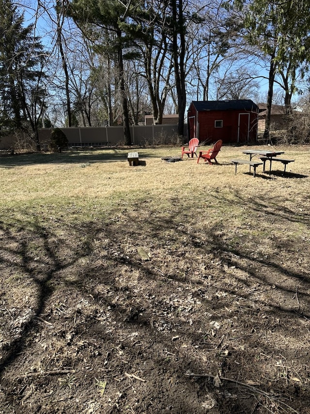 6724 W 114th St, Worth, IL 60482 - view of yard featuring an outbuilding