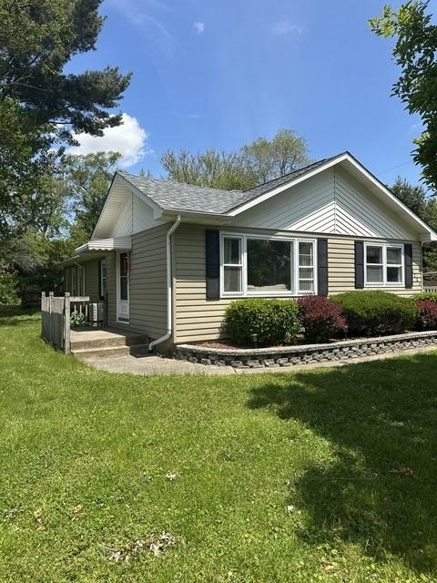 6724 W 114th St, Worth, IL 60482 - view of property exterior featuring a lawn