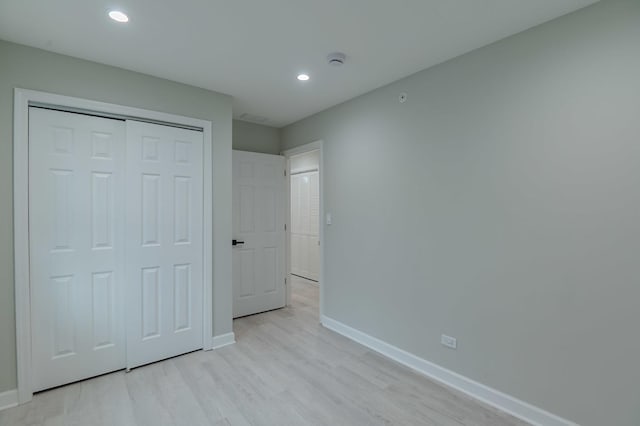 1131 S Ridgeland Ave, Oak Park, IL 60304 - unfurnished bedroom with light wood finished floors, recessed lighting, a closet, and baseboards