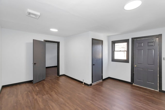 117 Arthur Ave, South Elgin, IL 60177 - entryway featuring dark wood finished floors and baseboards