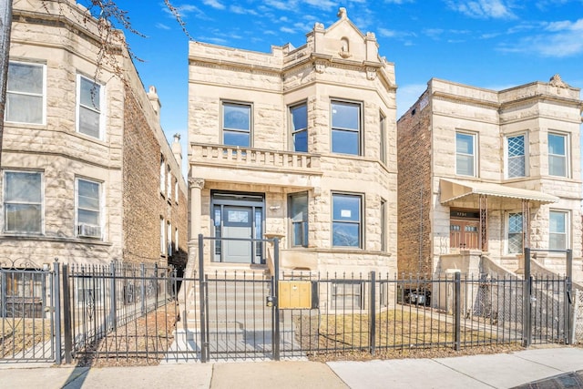 view of front facade with a fenced front yard