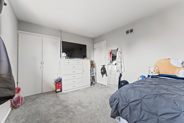 bedroom featuring carpet, visible vents, and a closet