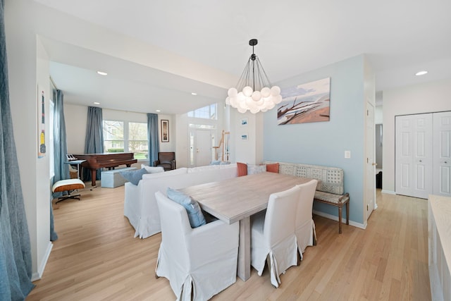 dining area with an inviting chandelier, light wood-style floors, recessed lighting, and baseboards