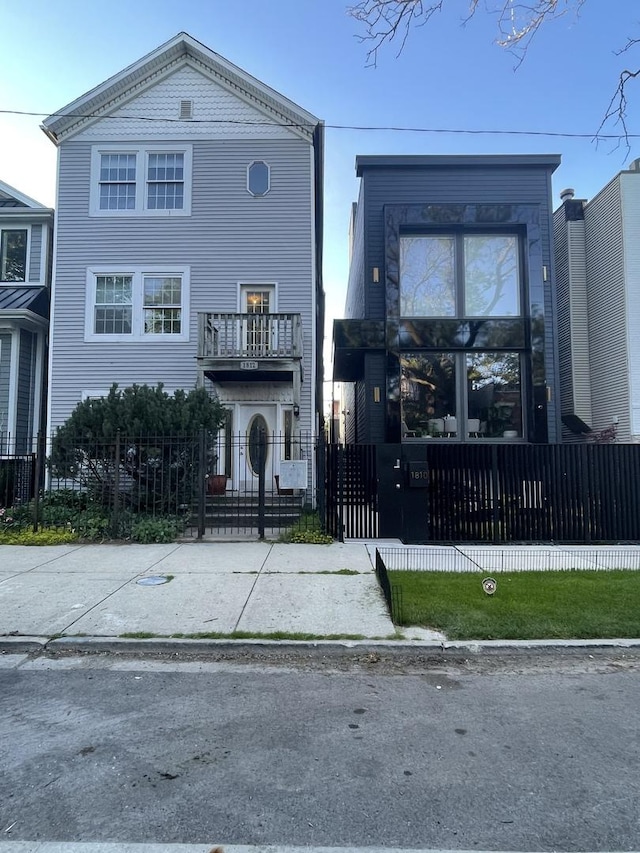 1812 W Erie St, Chicago, IL 60622 - view of front of house with a balcony and a fenced front yard