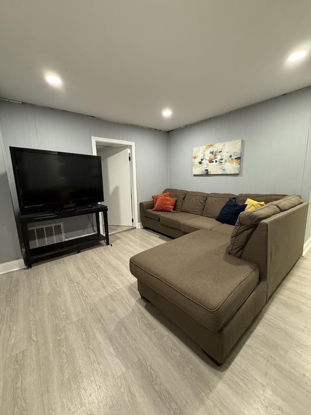 1812 W Erie St, Chicago, IL 60622 - living area featuring light wood finished floors and recessed lighting